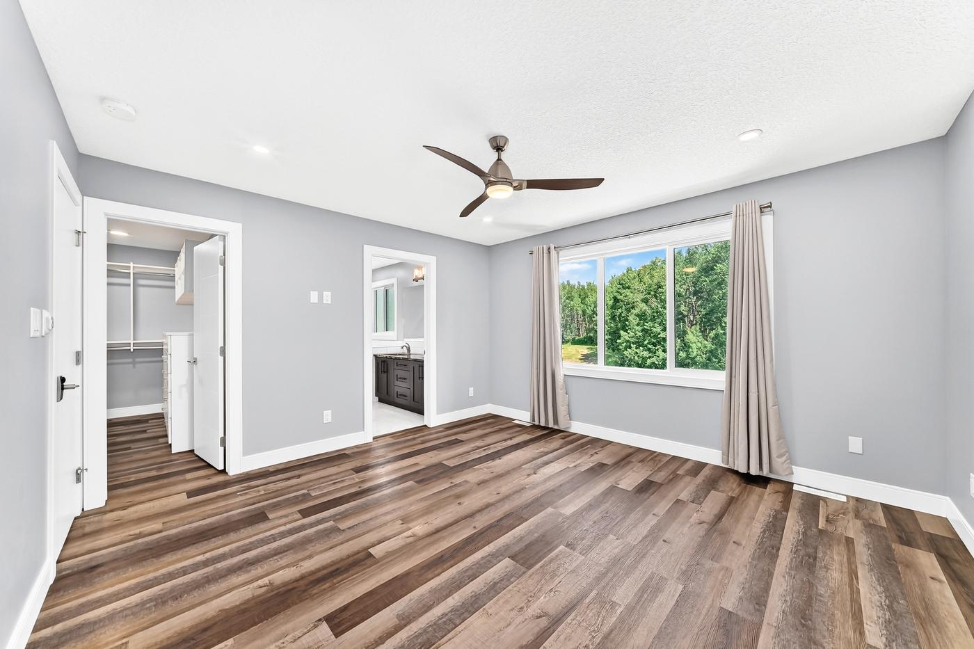 Main house interior, view 6